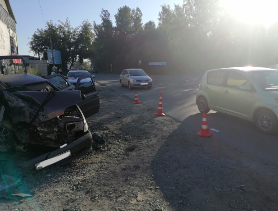 Фото Двое парней и девушка погибли в ДТП с ВАЗ-2114 в Дзержинском районе Новосибирска 2